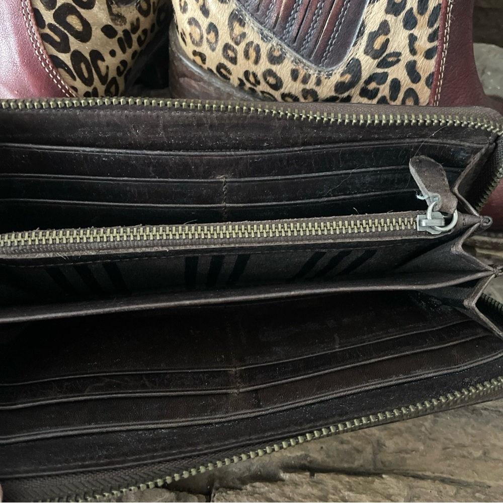 Frye Melissa Zip Around Wallet Distressed Leather -Dark Brown- $158 - Picture 12 of 15